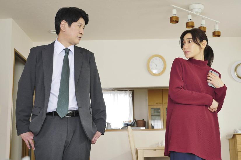 左から）長谷川朝晴、山口紗弥加（C）フジテレビ