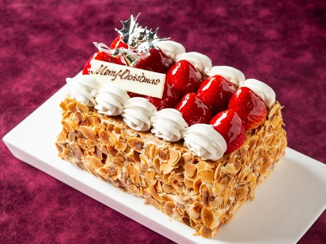 フレンチの名店「銀座マキシム・ド・パリ」の味受け継いだ「苺のミルフィーユ」クリスマスバージョンになって登場