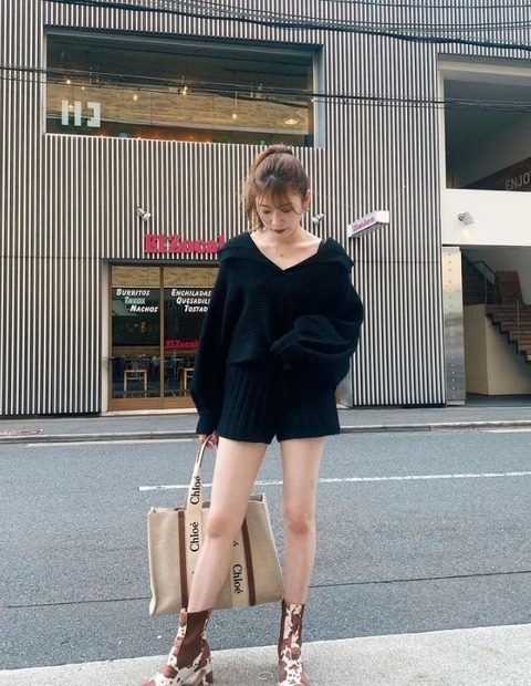 写真は吉田朱里公式Instagramから（※写真は所属事務所より掲載許諾をもらってます）