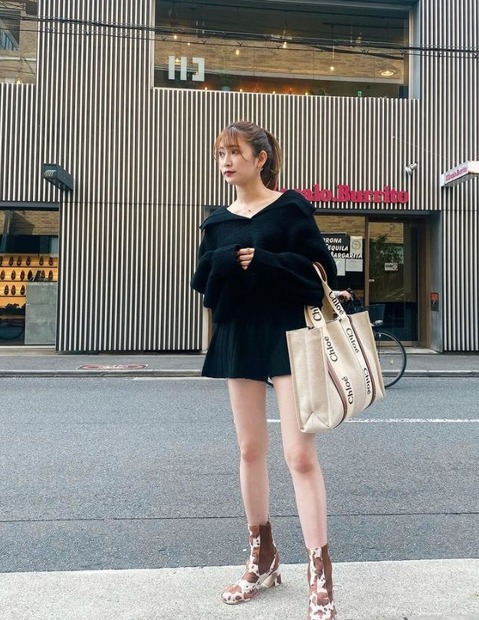 写真は吉田朱里公式Instagramから（※写真は所属事務所より掲載許諾をもらってます）