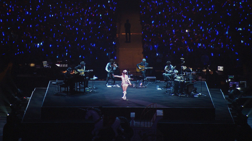 水樹奈々、オーケストラライブから「午前0時のBaby Doll」映像公開