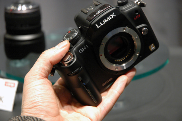 LUMIX GH1