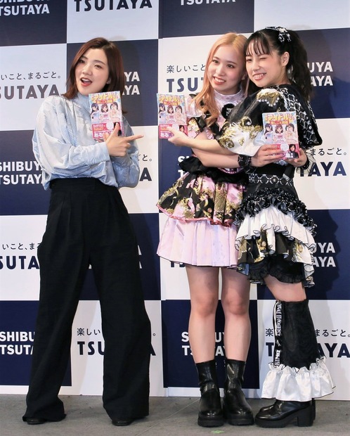福田麻貴(3時のヒロイン)、糸原沙也加と岡本りん(つぼみ大革命)【撮影：小宮山あきの】
