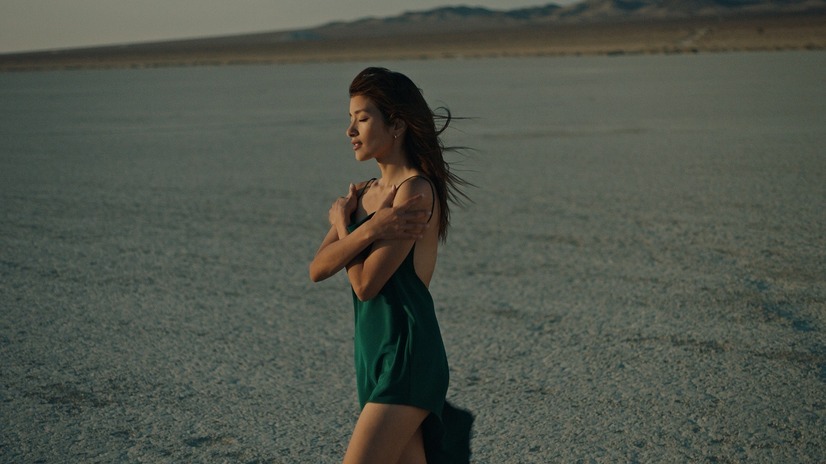 TBCの新CM「一生つづく自信」篇に出演するローラ