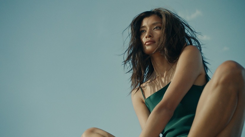 TBCの新CM「一生つづく自信」篇に出演するローラ