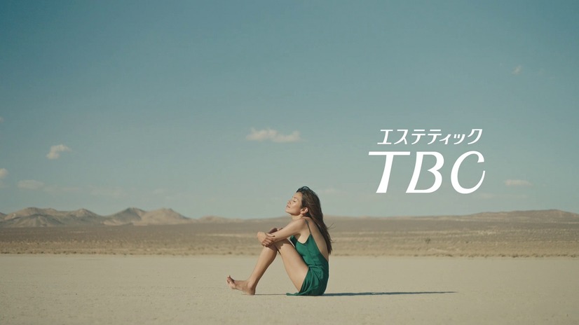 TBCの新CM「一生つづく自信」篇に出演するローラ