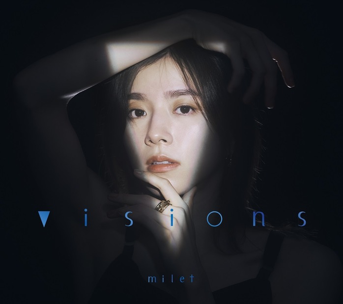 『visions』ジャケット写真初回B