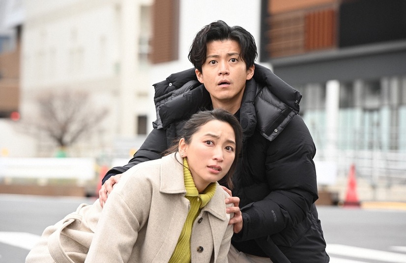 小栗旬、杏（C）TBS