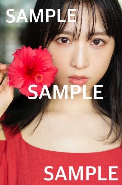 AKB48・小栗有以ファースト写真集『君と出逢った日から』紀伊國屋書店限定特典ポストカード（撮影：細居幸次郎、発売：小学館）