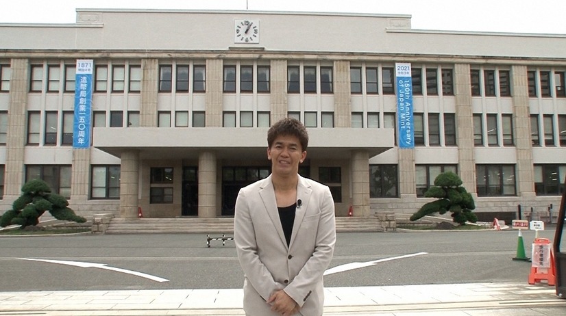造幣局に潜入する武井壮（C）TBS
