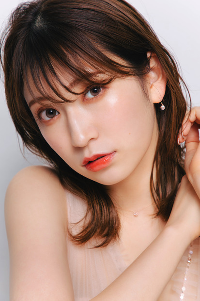 吉田朱里宣材写真