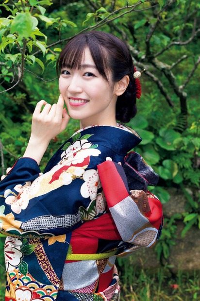 前島亜美写真集「白群」　(C)細居幸次郎／小学館