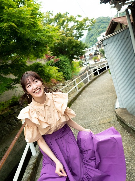 前島亜美写真集「白群」　(C)細居幸次郎／小学館