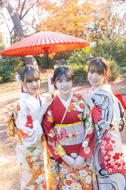 久保史緒里、阪口珠美、中村麗乃（乃木坂46）　（c）東京ニュース通信社