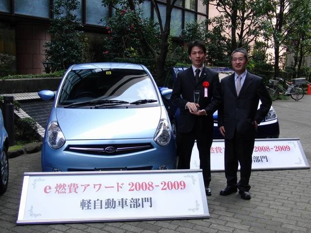 「軽自動車部門」1位のスバルR2