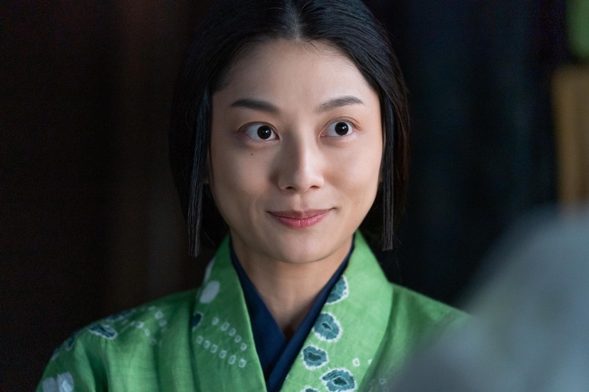 新垣結衣、小栗旬らに“べた褒め”され照れ笑い!「どんどん顔が赤くなっています!」