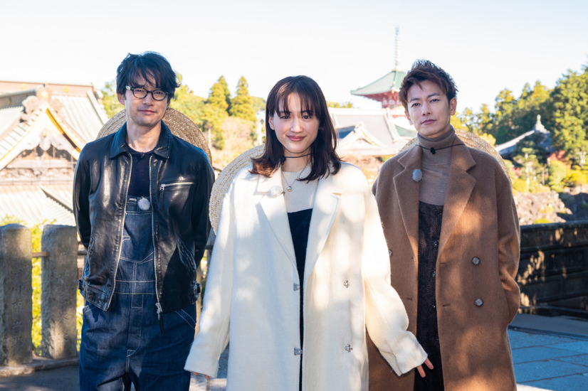綾瀬はるか・竹野内豊・佐藤健（C）TBS