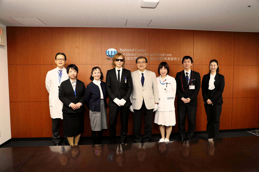 YOSHIKI、半年以上経過して紺綬褒章受章式！「自分にできる支援を続けていきたい」