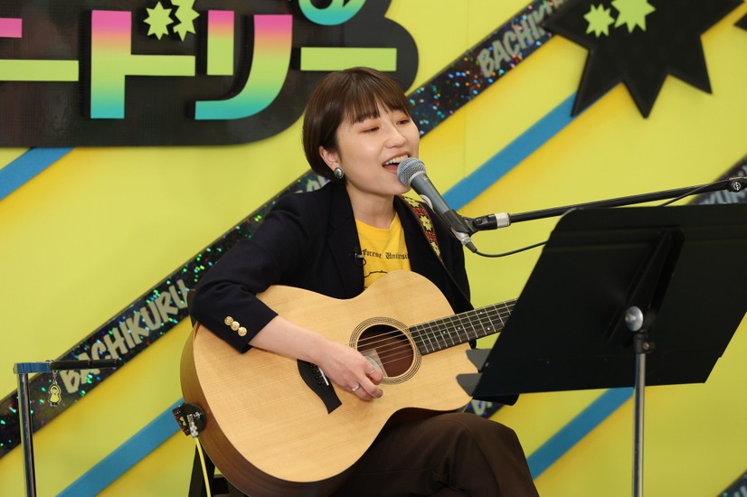 関取花／コーナー名：「ピュアな芸人が作詞したラブソングをプロのミュージシャンが作曲したらバチーンときそう！」（C）フジテレビ