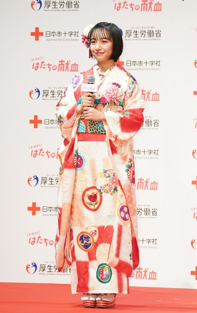 山之内すず【写真：竹内みちまろ】