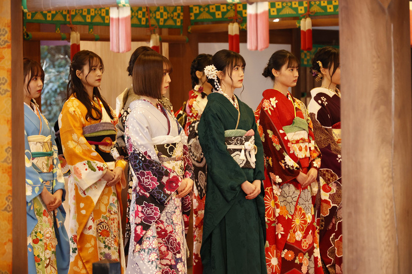 乃木坂46メンバー8名が乃木神社で新成人式！艶やかな晴れ着姿を披露