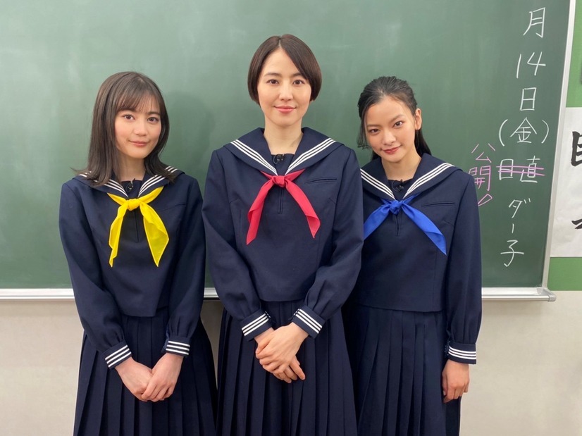 左から）生田絵梨花、長澤まさみ、織田梨紗（C）2022「コンフィデンスマンJP」製作委員会