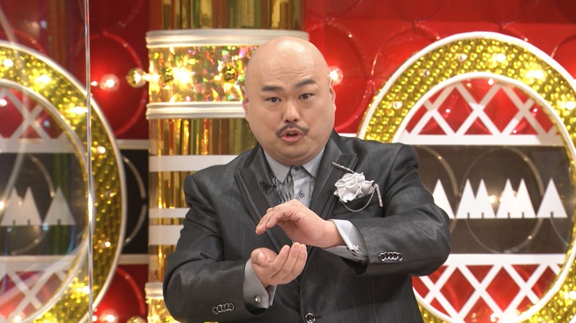 山名に対抗心を燃やし、おにぎり漫談を披露するクロちゃん（C）MBS
