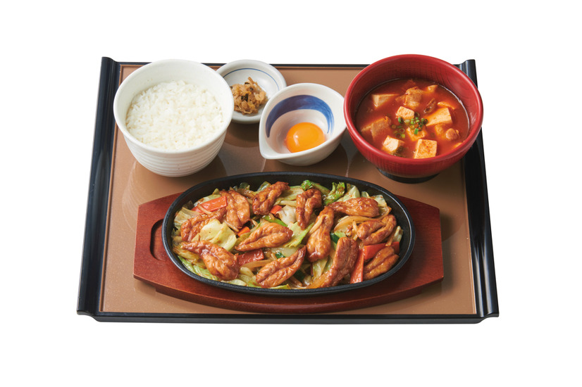 【卵黄付】肉増・せせりと野菜の味噌炒めと旨辛チゲスープの定食