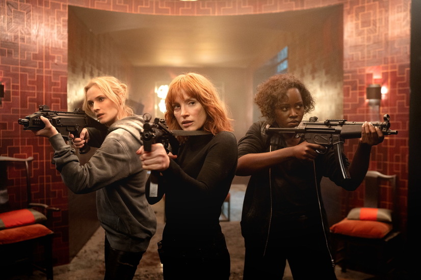 （C）2020 UNIVERSAL STUDIOS. ©355 Film Rights, LLC 2021 All rights reserved.