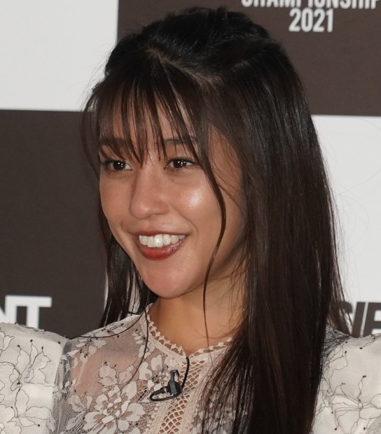 岡副麻希【写真：竹内みちまろ】