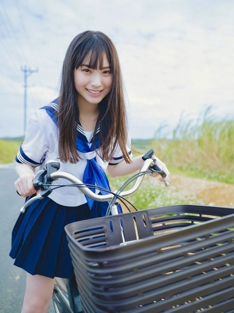NMB48・梅山恋和1st写真集『恋する人』（発売：主婦と生活社、撮影：tAiki）楽天ブックス限定カバー