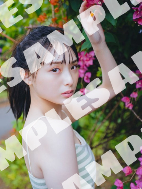NMB48・梅山恋和1st写真集『恋する人』（出版社：主婦と生活社、撮影：tAiki）コーチャンフォー限定ポストカード