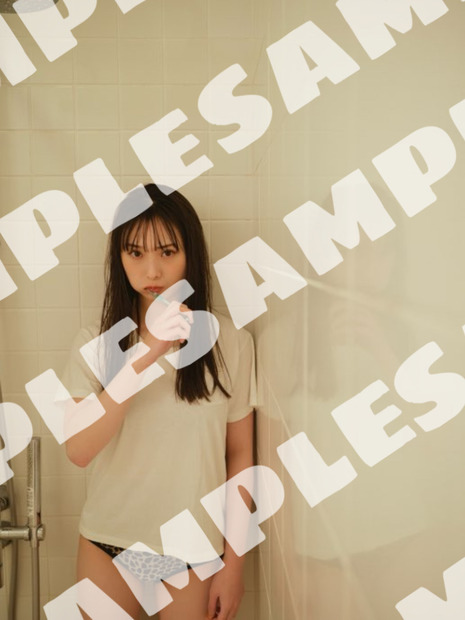 NMB48・梅山恋和1st写真集『恋する人』（出版社：主婦と生活社、撮影：tAiki）HMV&BOOKS online＆店舗限定ポストカード