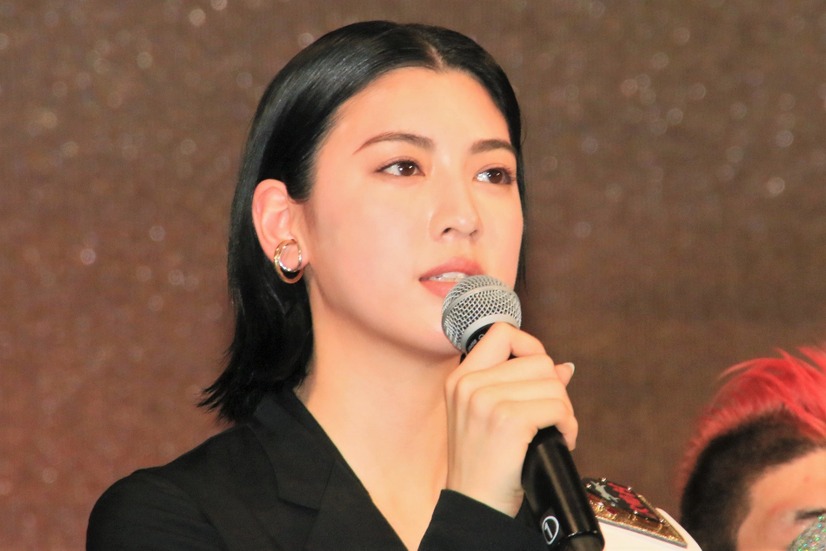 三吉彩花【撮影：小宮山あきの】