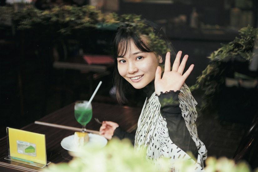 「新谷ゆづみ 2022-23 カレンダー」（アミューズ）