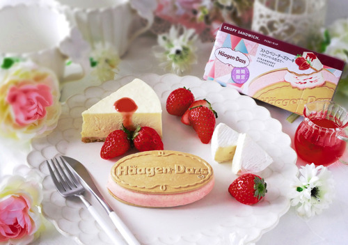 ハーゲンダッツ、クリスピーサンド新商品「ストロベリーチーズケーキ」15日発売