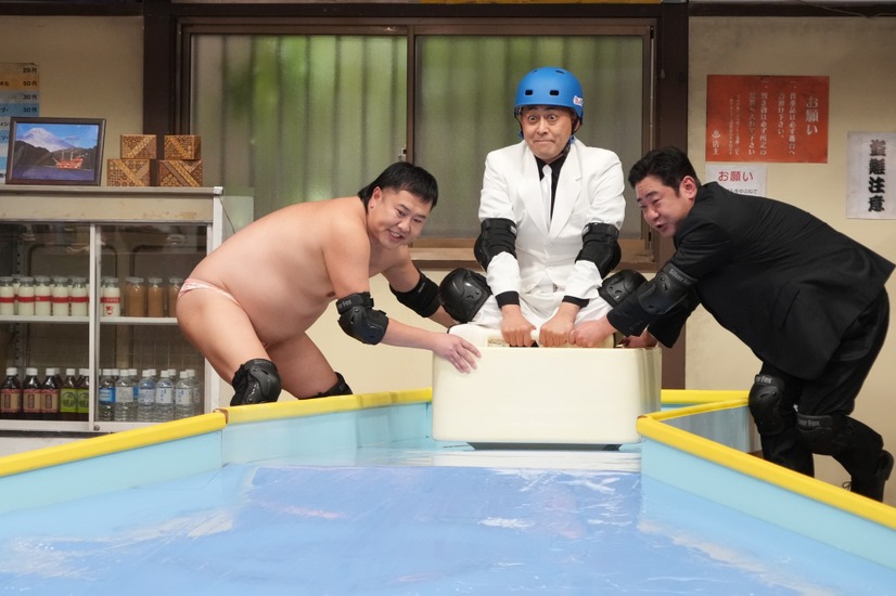 左から）とにかく明るい安村、長谷川雅紀、渡辺隆（C）フジテレビ