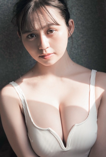 『B.L.T.』2022年4月号【ローソンエンタテインメント購入特典ポストカード：美澄衿依】　（c）東京ニュース通信社