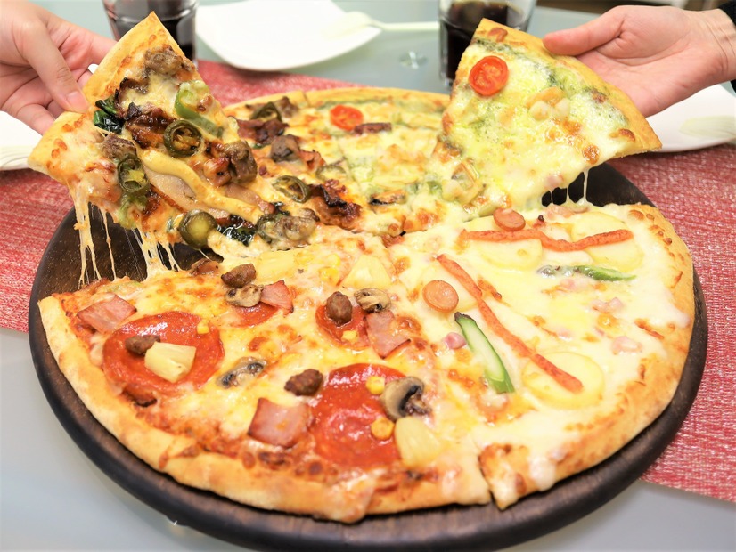 【実食レポ】“トッピングが34種類”のてんこ盛り！ドミノ・ピザの新商品「ベスト34」
