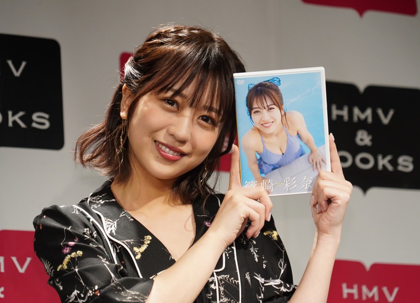 篠崎彩奈【写真：竹内みちまろ】