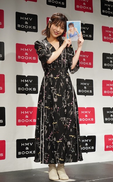 篠崎彩奈【写真：竹内みちまろ】