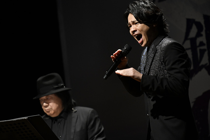 ミッキー吉野、中川晃教