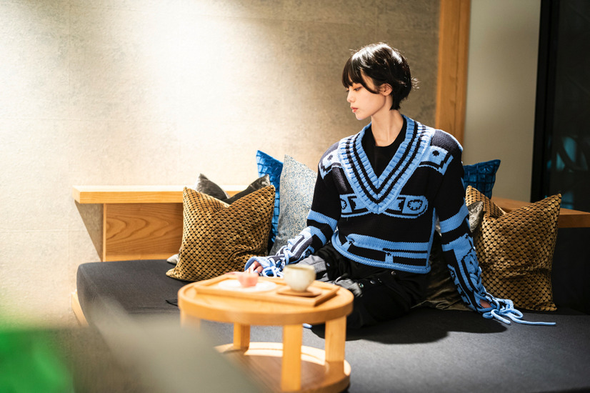 「H&M Studio SS22」にてモデルを務める平手友梨奈