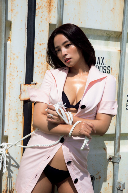 水崎綾女　（c）光文社週刊FLASH 写真：ND CHOW