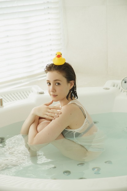 トリンドル玲奈写真集『あいまい』（講談社）