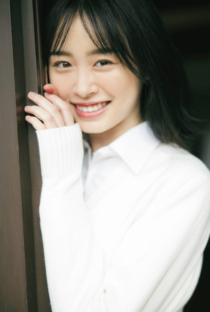 「B.L.T.graduation2022高校卒業」ローソンエンタテインメント購入特典ポストカード【髙橋未来虹（日向坂46）】（c）東京ニュース通信社