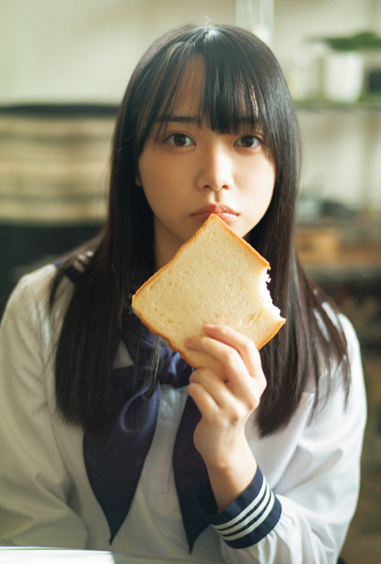 「B.L.T.graduation2022高校卒業」ローソンエンタテインメント購入特典ポストカード【山口陽世（日向坂46）】（c）東京ニュース通信社