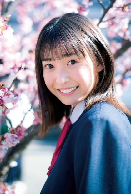 「B.L.T.graduation2022中学卒業」セブンネットショッピング購入特典ポストカード【坂川陽香（AKB48）】　（c）東京ニュース通信社