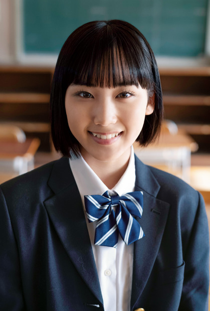 「B.L.T.graduation2022中学卒業」TOKYO NEWS magazine&mook（honto）購入特典ポストカード【江端妃咲（Juice=Juice）】　（c）東京ニュース通信社