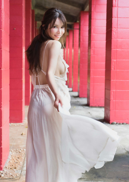 仲村美海デジタル限定写真集『ガオ！』（発売：ワニブックス、撮影：矢西誠二）
